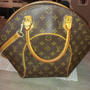 Louie Vuitton leather Canvas Ellipse pm bag